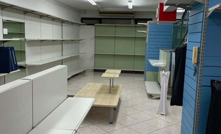 Amantea, Via della Liberta, ampio Spazio Commerciale di 240 mq posizione strategica, fronte strada, ottima Visibilità