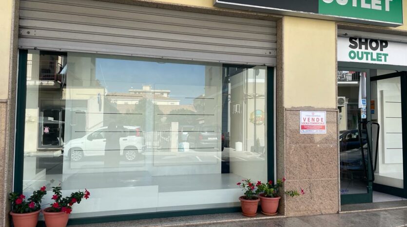 Amantea, Via della Liberta, ampio Spazio Commerciale di 240 mq posizione strategica, fronte strada, ottima Visibilità