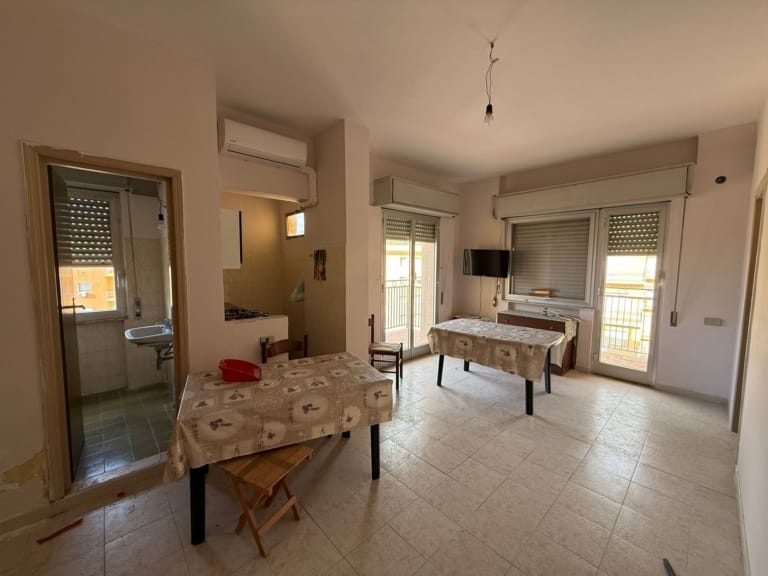 Appartamento in vendita a Falerna Marina con vista mare, ascensore e 2 camere matrimoniali