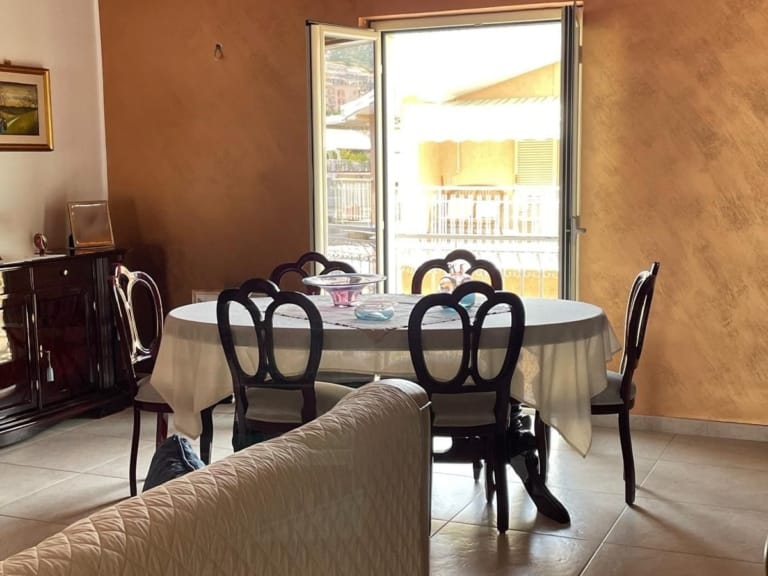 Appartamento in vendita ad Amantea zona mercato con terrazza e vista sul centro storico