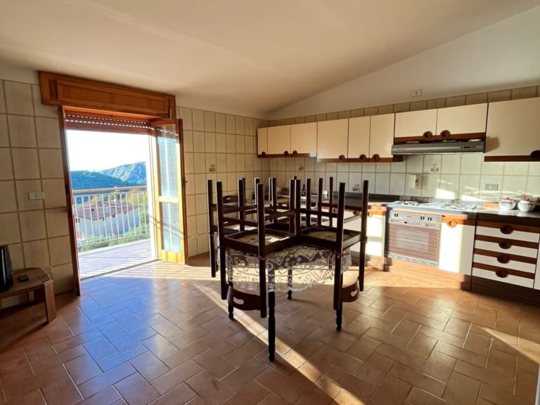 Appartamento in vendita a San Pietro in Amantea con vista mare, ideale per investimento turistico
