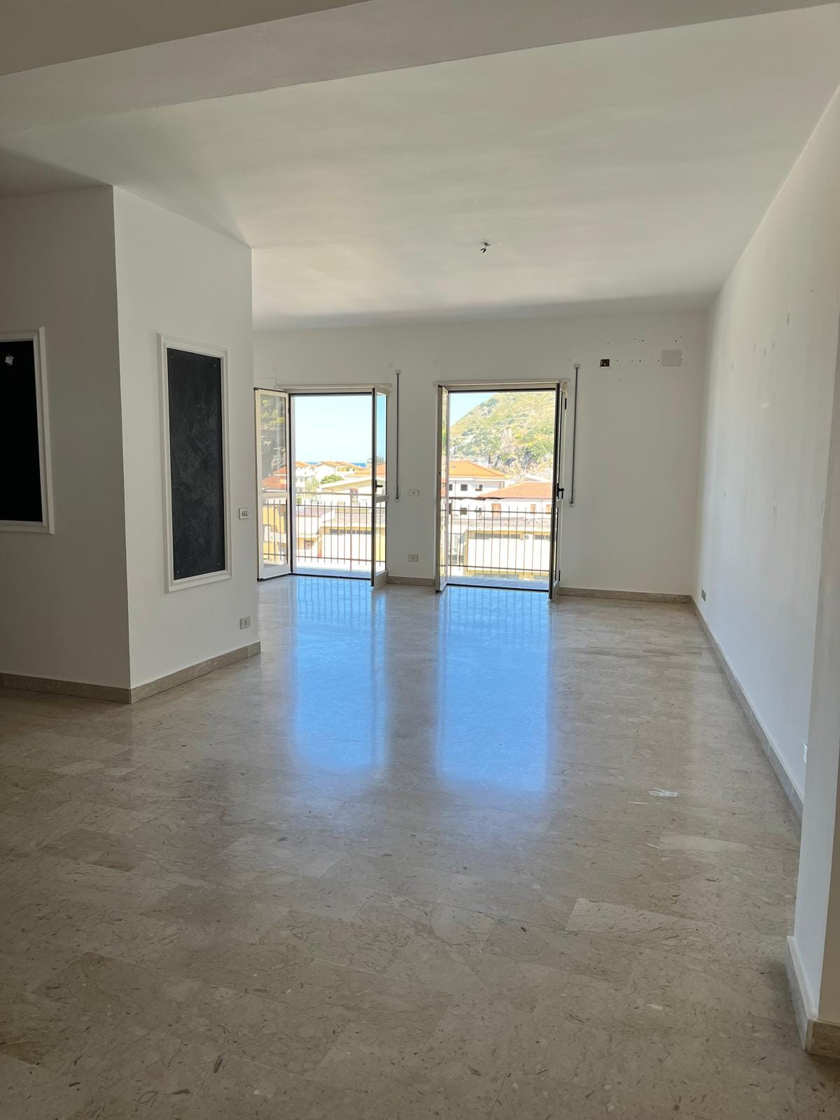 Appartamento in vendita a Coreca con vista mare e balconi panoramici