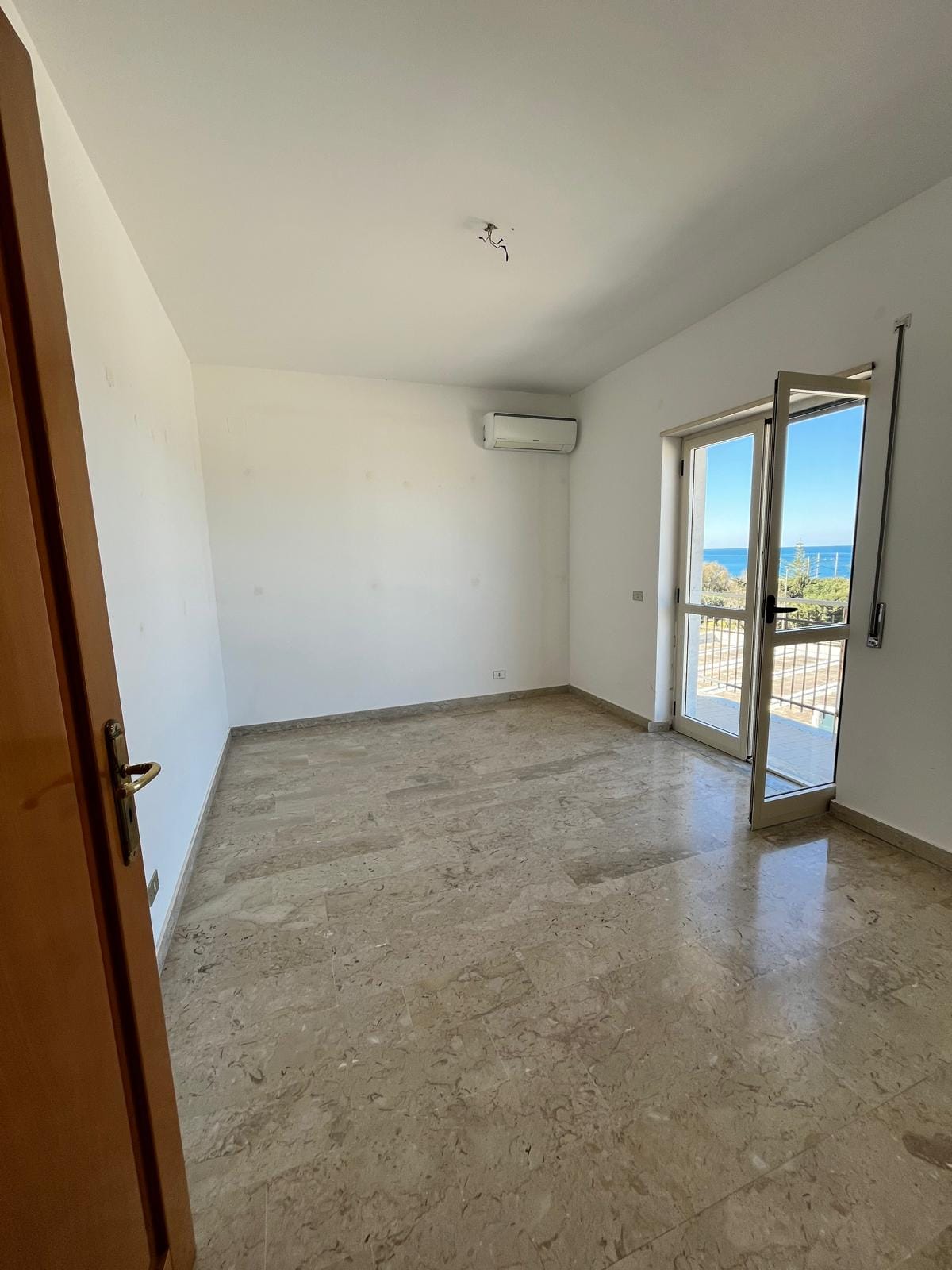 Appartamento in vendita a Coreca con vista mare e balconi panoramici