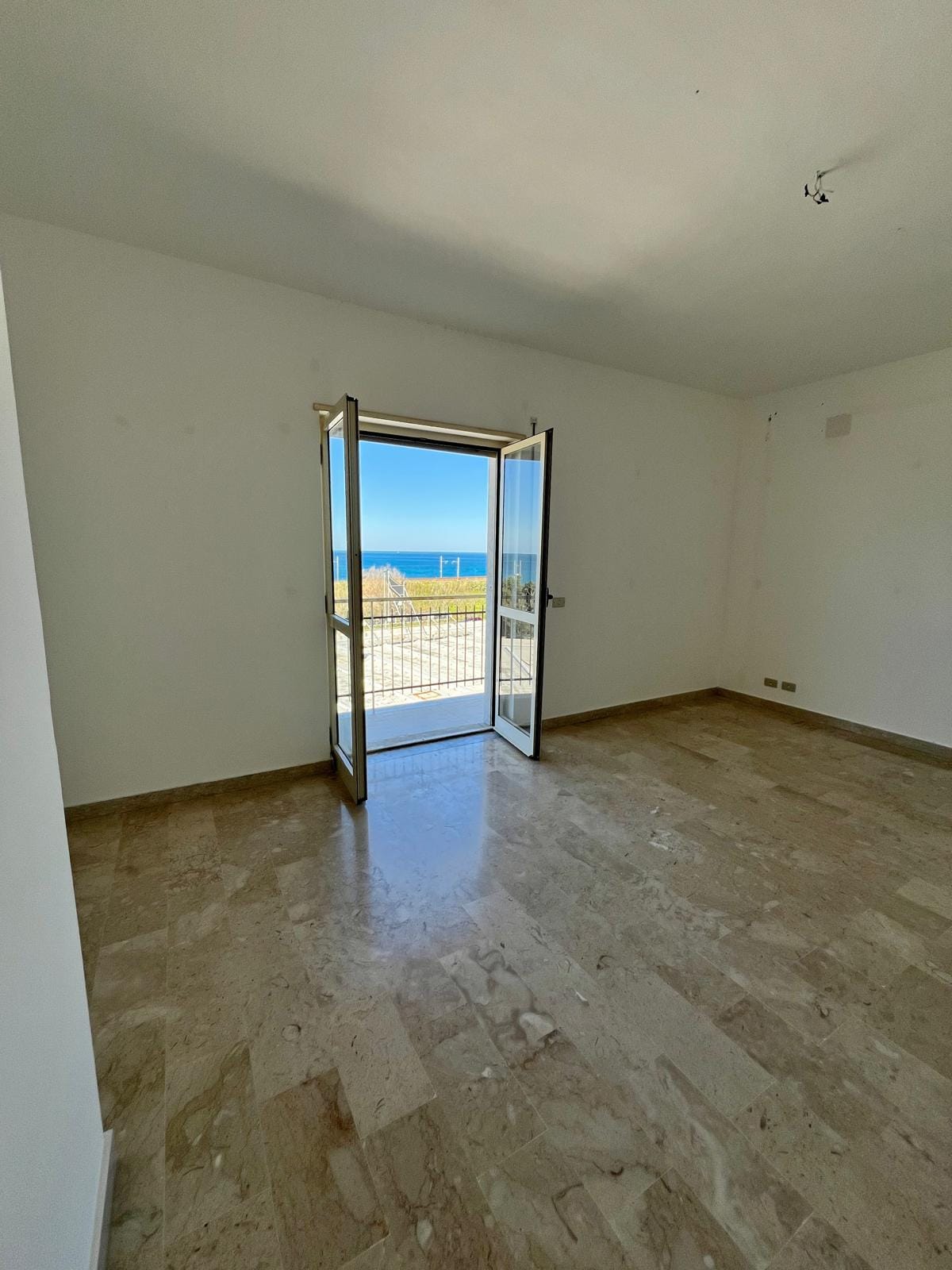 Appartamento in vendita a Coreca con vista mare e balconi panoramici