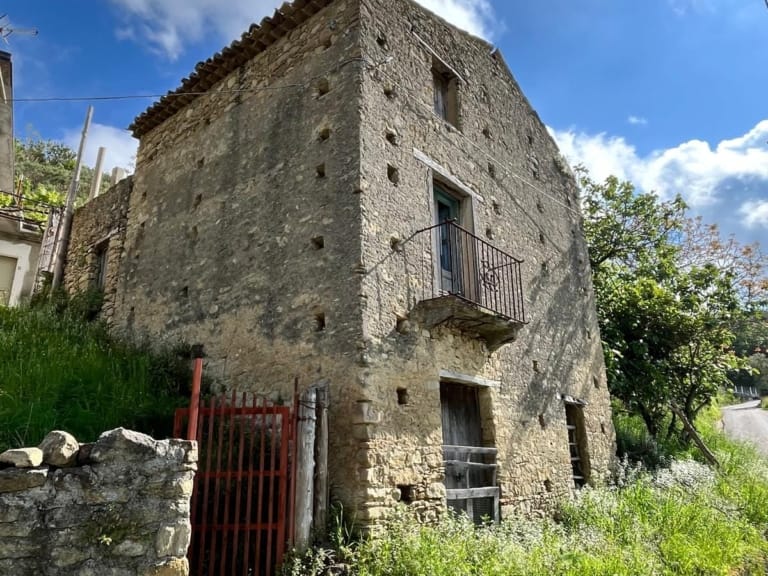 Rudere in vendita a San Pietro in Amantea, Contrada Petrone, da ristrutturare