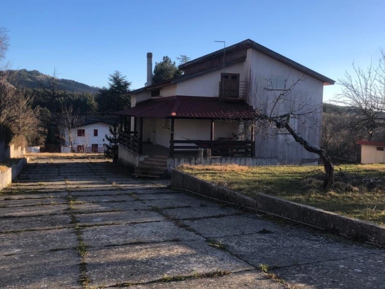Villetta indipendente in vendita a Potame, Domanico, con terreno e vista sulla natura