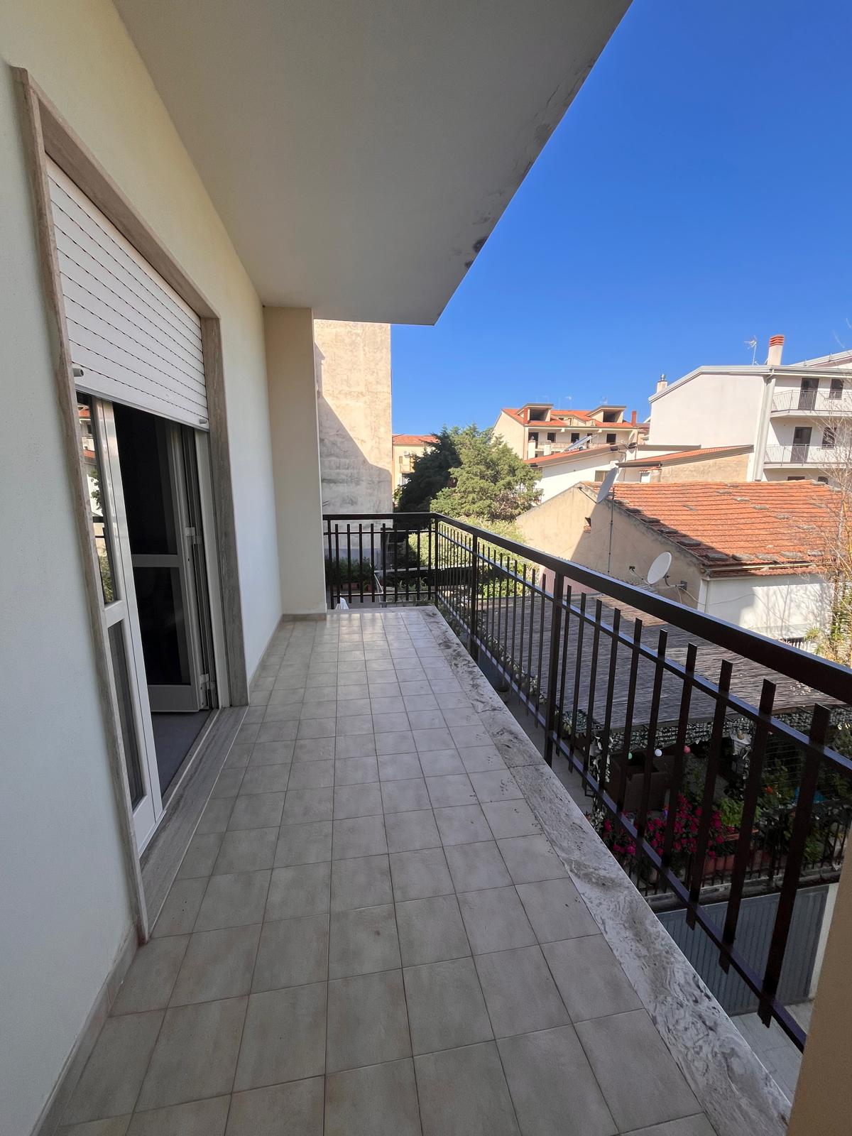 WhatsApp Image 2026-08-31 at 11.02.10 (1) Appartamento in vendita ad Amantea centro con 2 garage e terrazzi