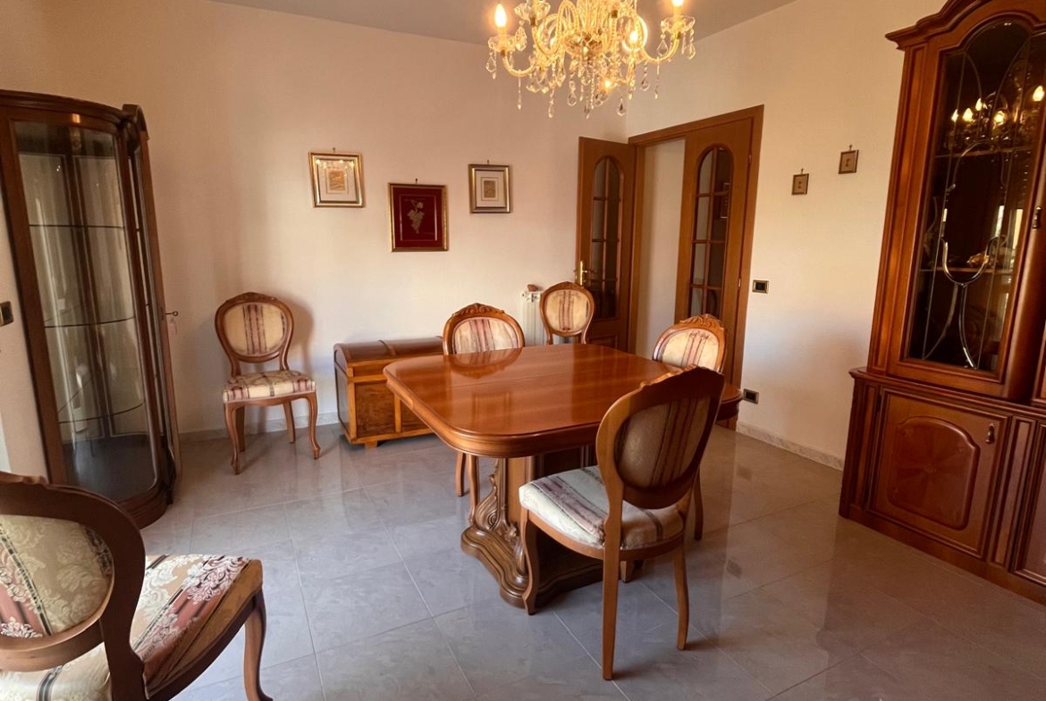 Appartamento in vendita ad Amantea centro con 2 garage e terrazzi