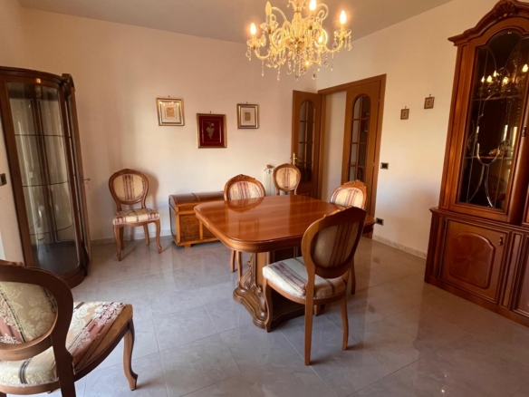 Appartamento in vendita ad Amantea centro con 2 garage e terrazzi