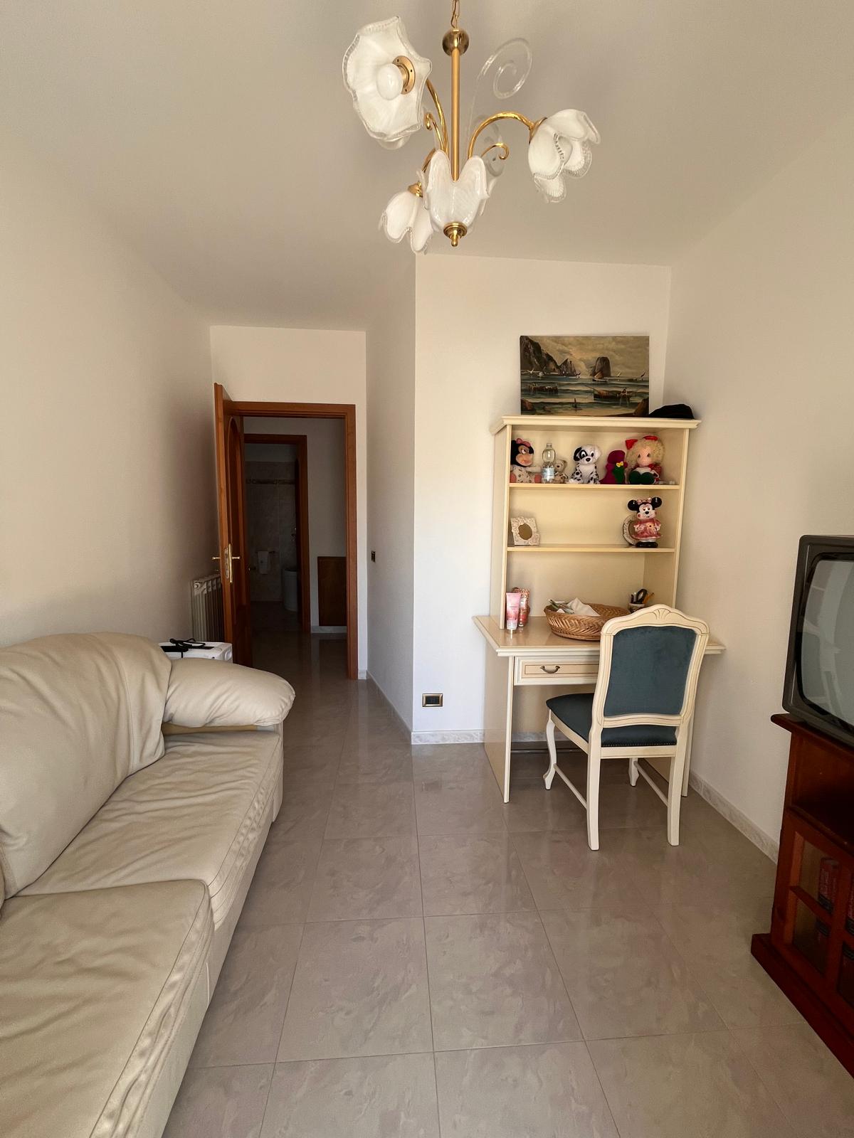 WhatsApp Image 2026-08-31 at 11.02.17 (1) Appartamento in vendita ad Amantea centro con 2 garage e terrazzi