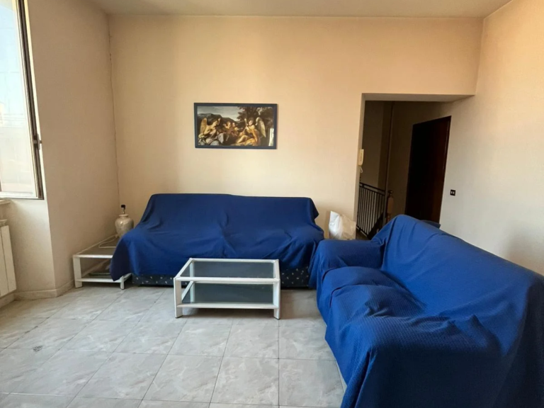 Appartamento bilivello in vendita a Roma con ingresso indipendente – Via Alenda 31