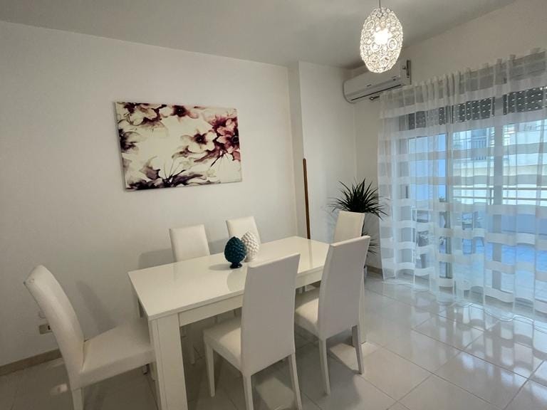 Appartamento in vendita ad Amantea con 3 camere, terrazzo e garage