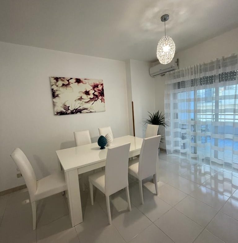 Appartamento in vendita ad Amantea con 3 camere, terrazzo e garage