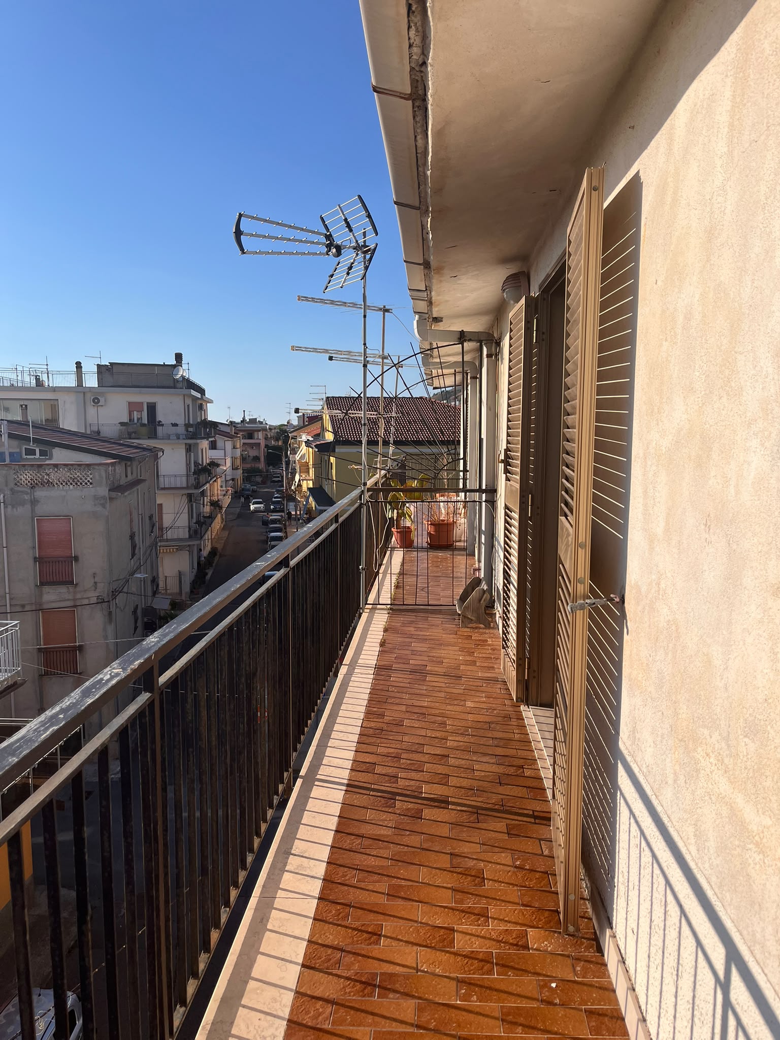 WhatsApp Image 2026-08-26 at 3.41.28 PM Appartamento in vendita a Campora San Giovanni con vista mare – 114 mq da ristrutturare