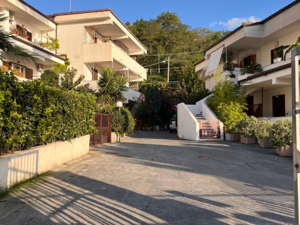 Villetta in vendita ad Amantea con vista mare, giardino e garage