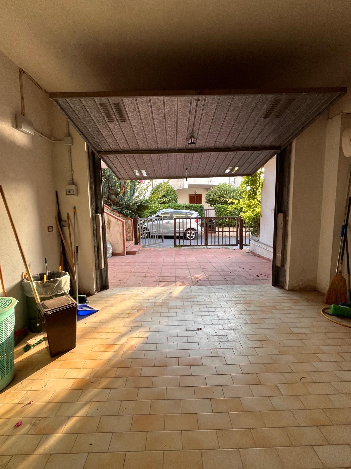 Villetta in vendita ad Amantea con vista mare, giardino e garage