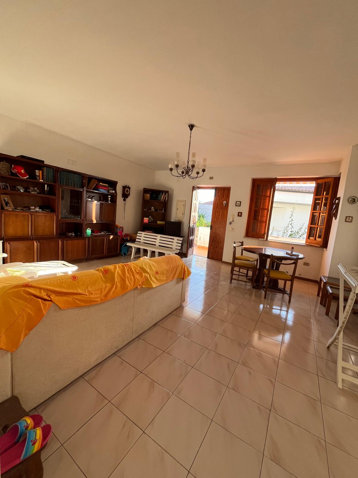 Villetta in vendita ad Amantea con vista mare, giardino e garage