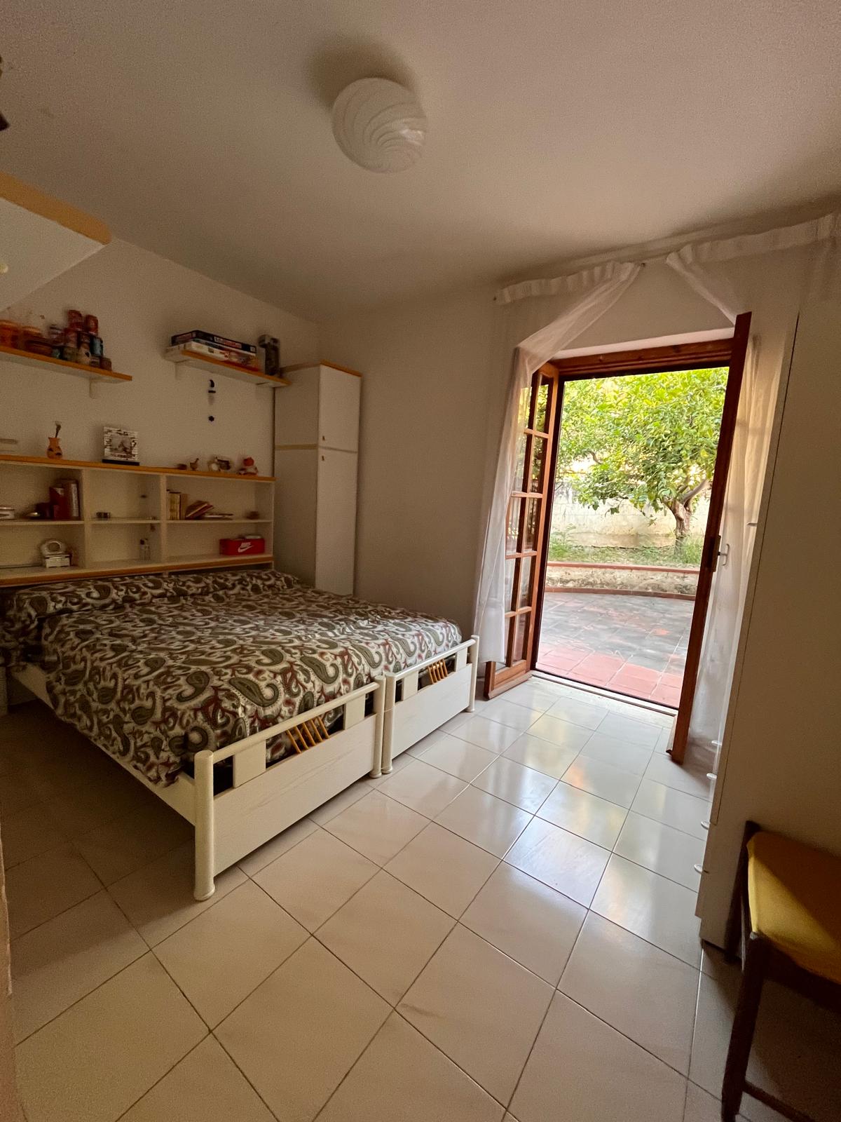 Villetta in vendita ad Amantea con vista mare, giardino e garage