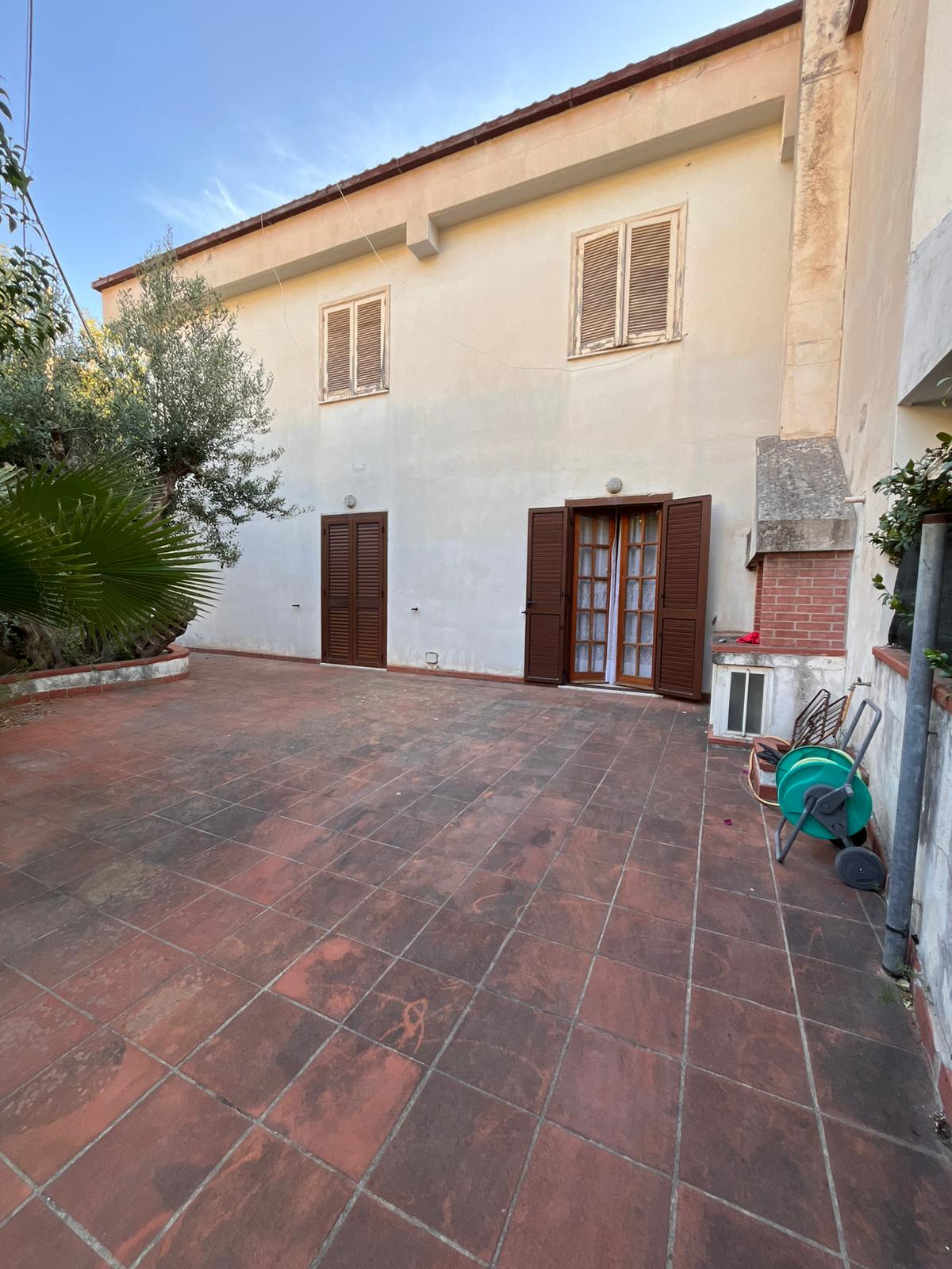 Villetta in vendita ad Amantea con vista mare, giardino e garage