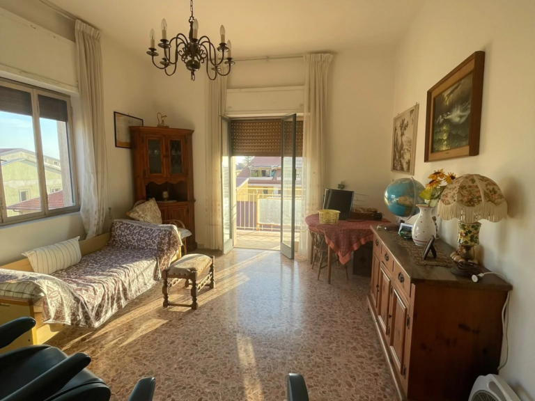 Appartamento in vendita in Via Mazzini 80 – 120 mq con vista mare e ascensore