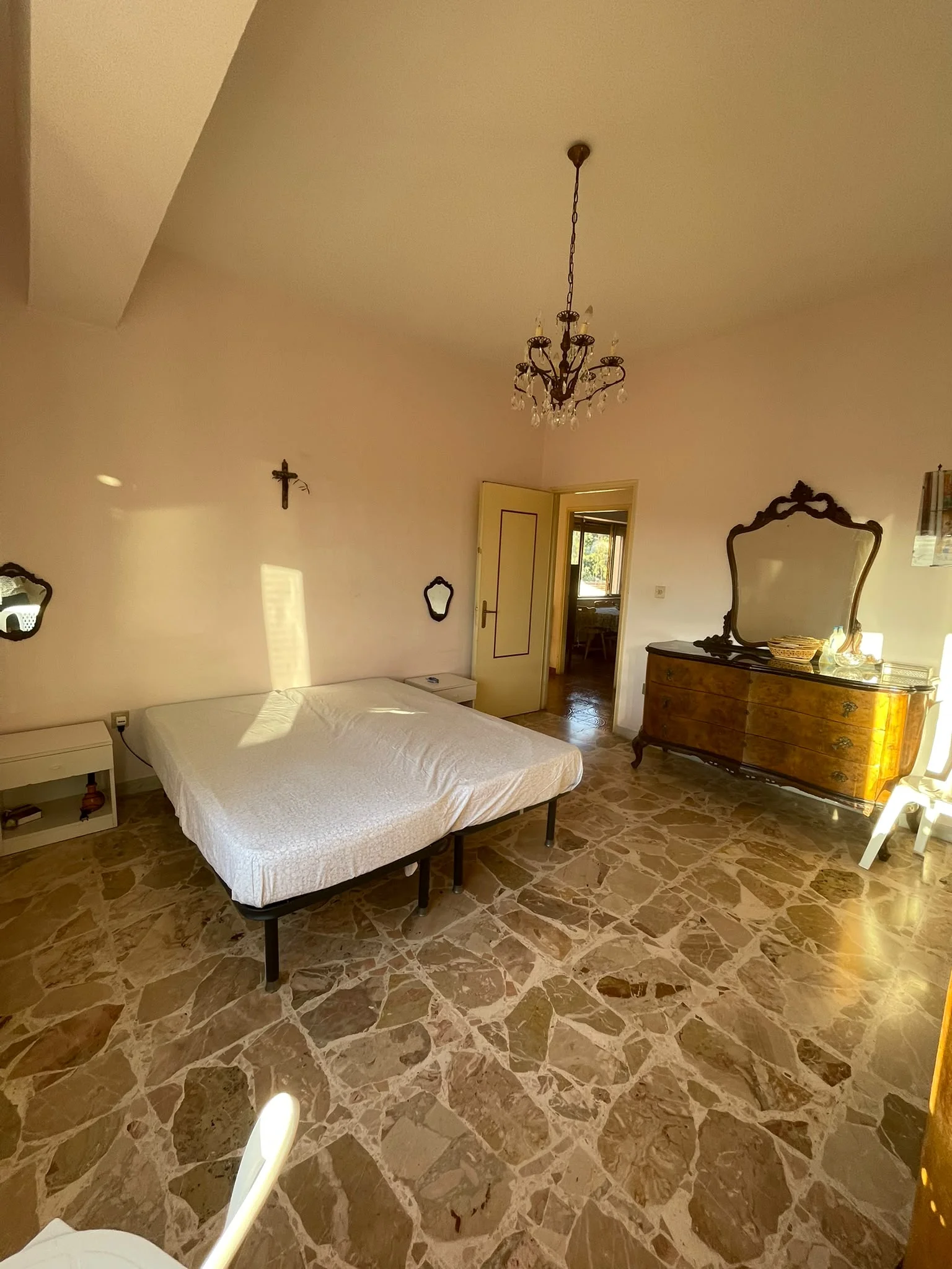 WhatsApp Image 2026-09-10 at 18.34.38 (2) Appartamento in vendita in Via Mazzini 80 – 120 mq con vista mare e ascensore