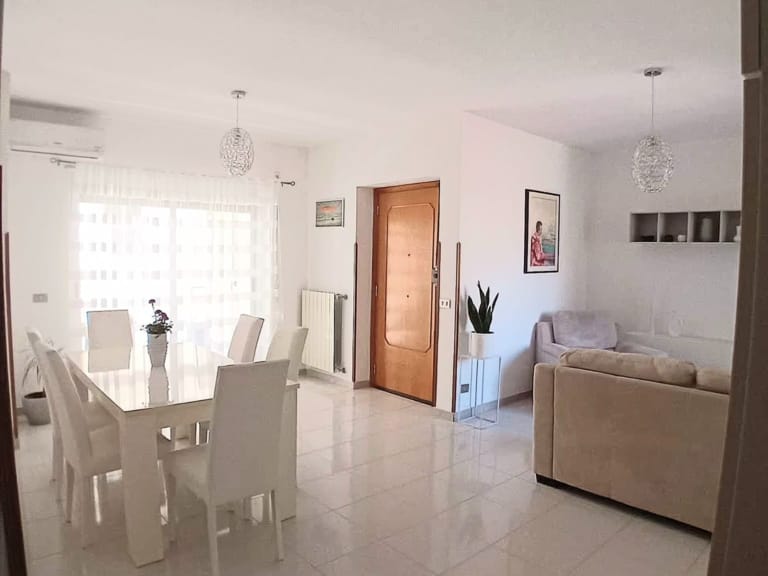 Appartamento in vendita ad Amantea con 3 camere, terrazzo e garage