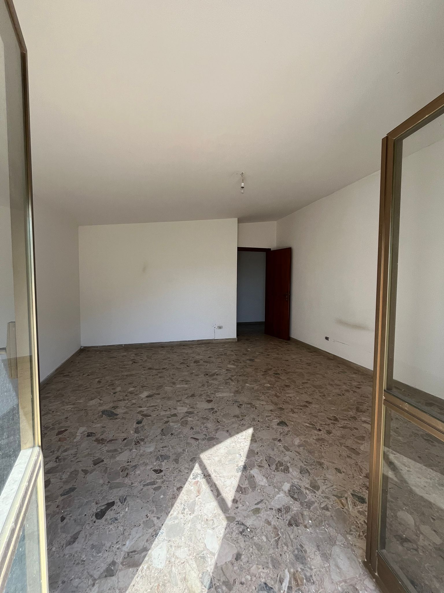 Intero stabile in vendita ad Amantea – 463 mq con vista mare a 200 metri dalla spiaggia