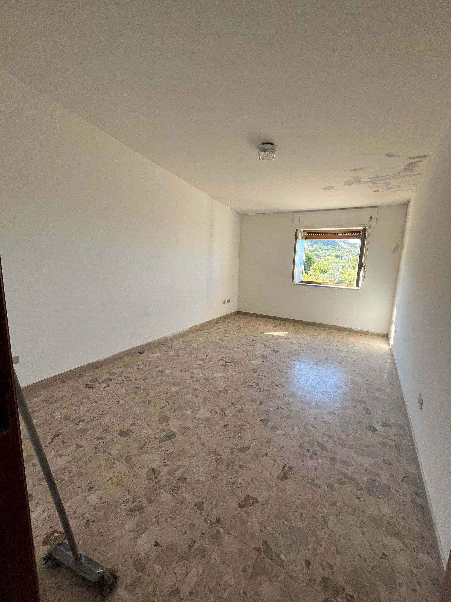 Intero stabile in vendita ad Amantea – 463 mq con vista mare a 200 metri dalla spiaggia