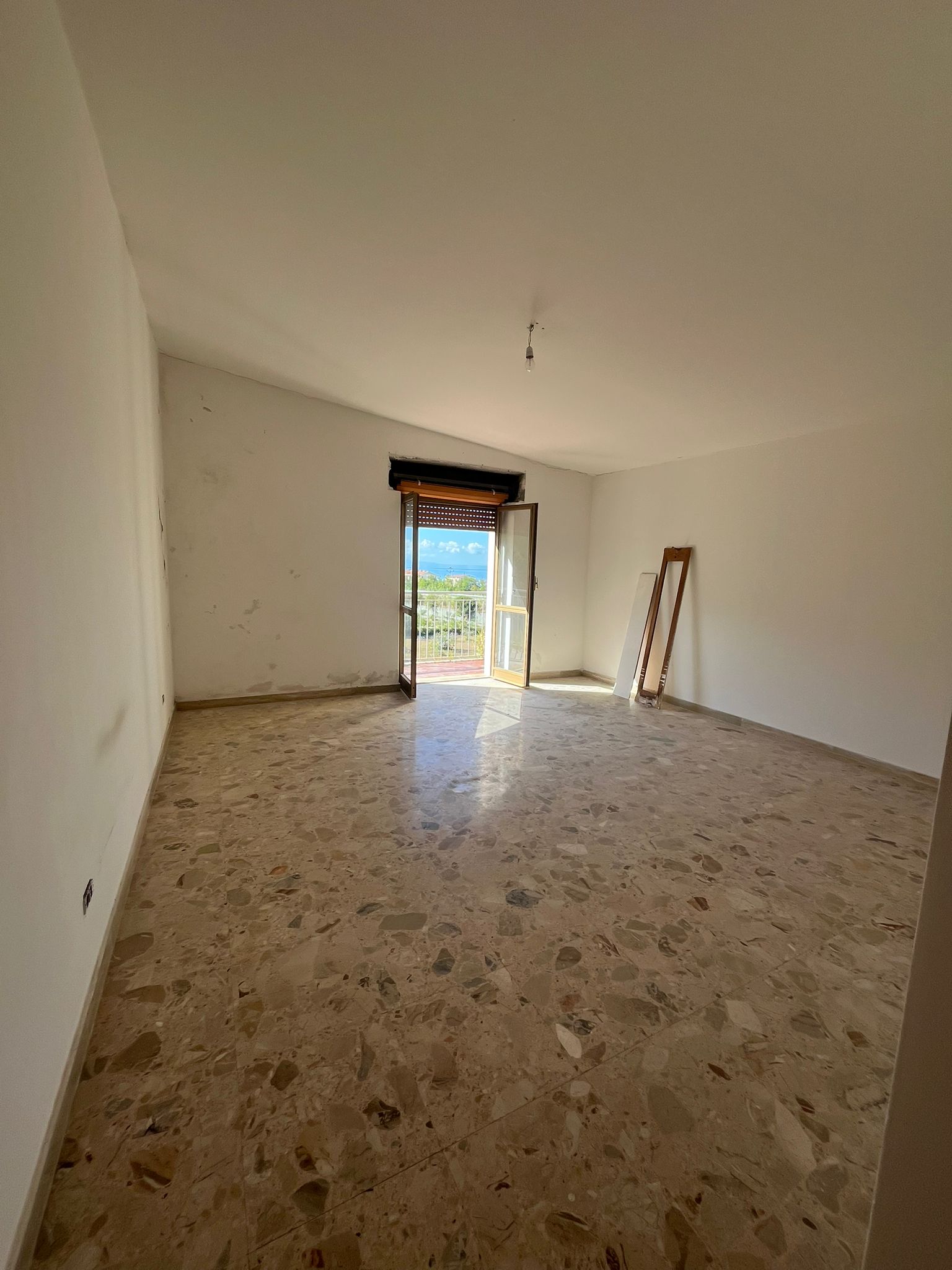 Intero stabile in vendita ad Amantea – 463 mq con vista mare a 200 metri dalla spiaggia