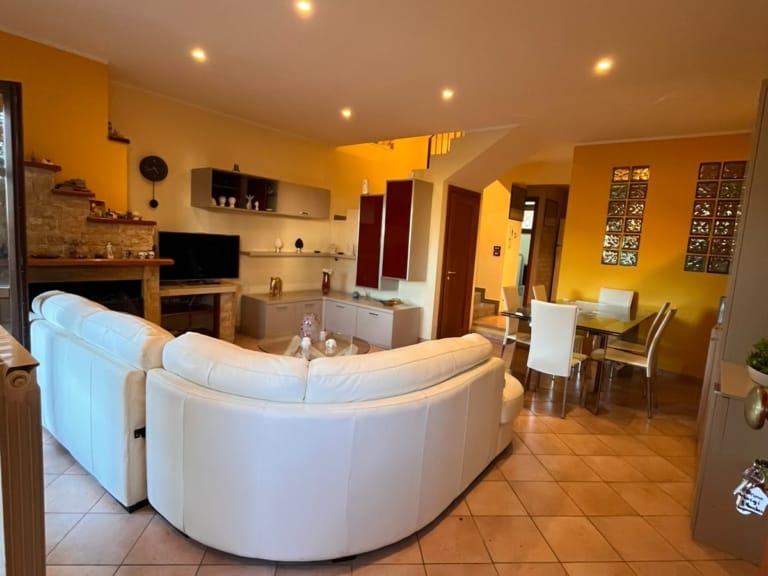 Villetta in vendita a Marano Marchesato con giardino e terrazzo