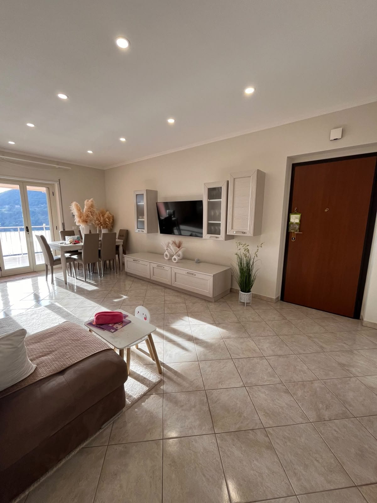 WhatsApp Image 2026-10-20 at 17.35.21 (1) Appartamento in vendita a Lago con vista mare e garage incluso – €120.000